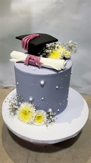 Graduation Cake 🎓 Simple & Elegant Design #cake #graduationcake #cakedesign #shorts
