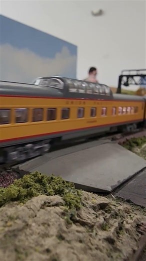 bachmann dda40x pulling kato excursion set #train #nscale #modeltrains