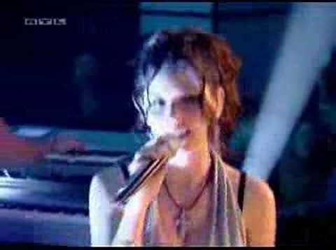 2003-03-03 - Shania Twain - Ka-Ching! (@ TOTP-DE)