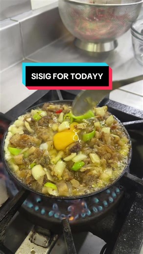 Sisig!!!!😋😫 Order kayo sa Luto na by Hazel Cheffy sa blue app!! #fyp #foodie #foodtok #sisig #cravings
