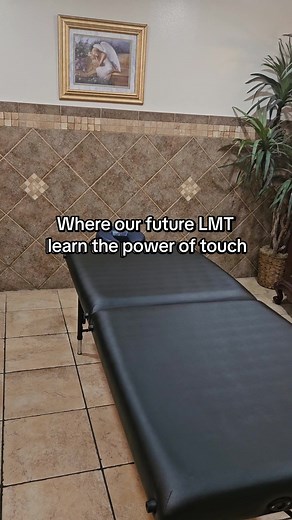 Every great massage therapist starts by learning the true power of touch. At Phoenix School of Massage, students gain hands-on experience in a calm clinical setting where they practice techniques, build confidence, and prepare for their future careers as Licensed Massage Therapists. Ready to start your journey? 📩 Send us a message to learn more about enrollment and upcoming classes. #PhoenixSchoolOfMassage #MassageTherapySchool #FutureLMT #MassageTraining #HandsOnLearning