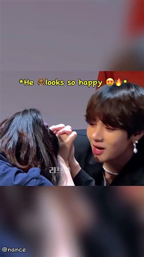 The ways Taehyung’s 🐻 teasing the army girl 😍 she feeling shy 😂