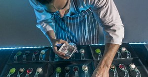 How color, sound and smell can change the taste of food