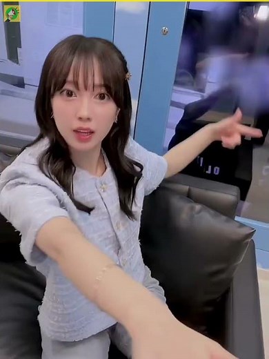 Why this magic mirror van shaking 😱