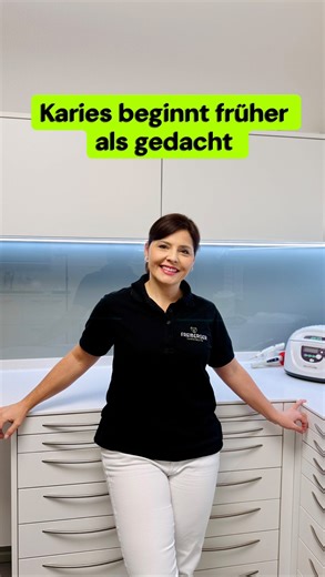 Zahnarztpraxis Dr. Freiberger on Instagram: "🦷 Karies beginnt früher als gedacht 🔥 Eine große Studie zeigt: Der Vitamin-D-Status in der Schwangerschaft kann die Zahngesundheit von Kindern langfristig beeinflussen. 🔥 Die Zahnentwicklung beginnt früher, als viele denken Schon in der Schwangerschaft werden die Grundlagen für die späteren Kinderzähne gelegt. 🔥 Studien zeigen einen Zusammenhang zwischen der Vitamin-D-Versorgung werdender Mütter und dem Kariesrisiko bei Kindern. Eine gute Versorgu