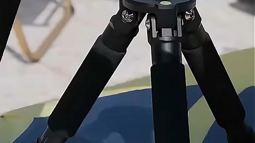 ZWO 智能天文望远镜搭载自动对焦与星体追踪功能，轻松观测月亮、行星等天体，适合家庭观星爱好者，夜间户外使用体验佳，操作便捷，提升观星乐趣。