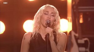 WATCH: Dolly Parton and Miley Cyrus perform "Wrecking Ball"