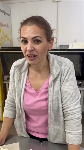 🍰 **Dulce fără zahăr, făcut cu grijă în laboratorul nostru!** Astăzi, **sâmbătă – 14 martie**, avem disponibile din laboratorul nostru de cofetărie **cutii cu prăjituri fără zahăr**, perfecte pentru cei care vor să se bucure de ceva dulce, dar mai echilibrat. 📦 Disponibile astăzi în limita stocului. 📞 **Comenzi:** 0775 640 688 📍 **Timișoara, Str. Lascăr Catargiu nr. 9** ✨ **Suntem deschiși și mâine pentru comenzi!** Vă așteptăm cu drag! 🤍#prajiturifarazahar #timisoara #desertlife #cofetarie