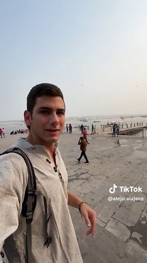 El Sagrado Río Ganges: Purificación y Tradición en la India