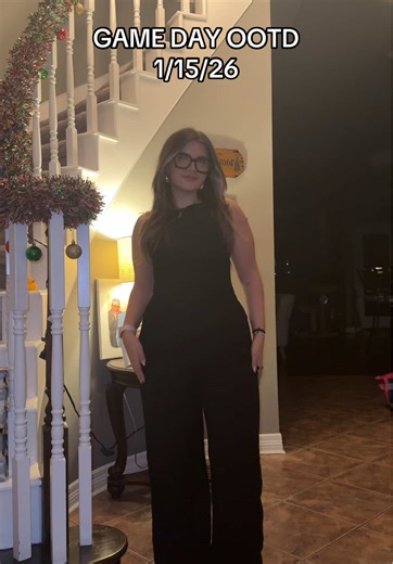 Game Day Outfit: Stylish Look for Women in Sports