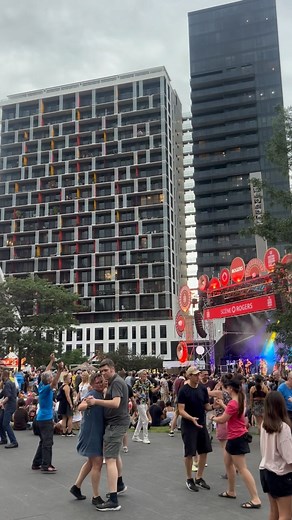 6.8K views · 41 reactions | Les festivaliers sortent leurs meilleurs pas de danse à la Scène Rogers ❤️ - Jazz people are showing off their best dance moves at the Rogers Stage ❤️ | Festival International de Jazz de Montréal | Facebook