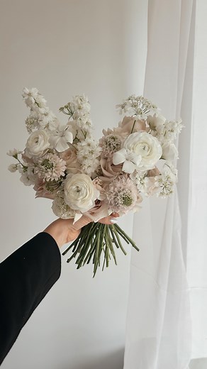 Windflower Wedding Florals | *CHEF’S KISS* (ps. recipe below👇🏼💋) ••• Okay I’m gonna stop gushing for a minute to give you my secret sauce. ranunculus quicksand... | Instagram