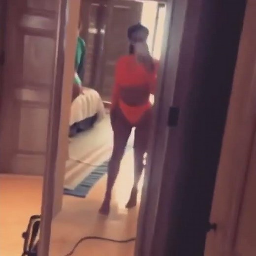 Kim Kardashian twerking