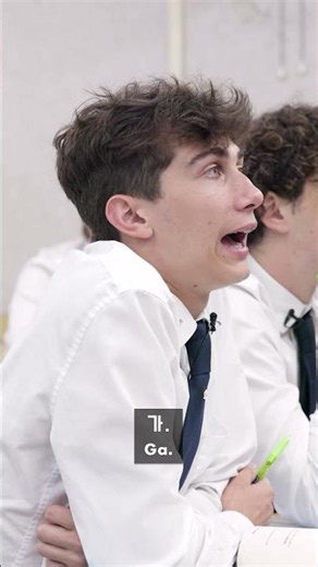 British High Schoolers Learn Hangul!