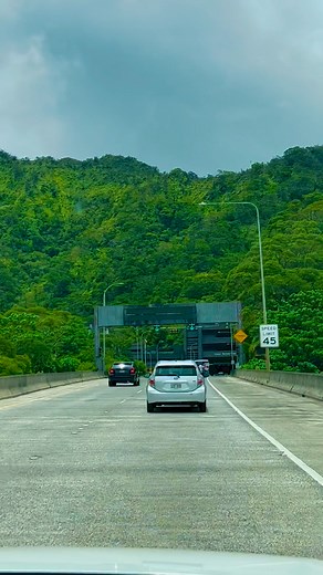 H3 Tunnel, Aloha 🌺🤙 #hawaii #honolulu #vacations #pictureoftheday #destination #islands #hawaiilife #ocean #nature #islandlife #Aloha #beachlife #beaches #oahu #Oahu #oahulife | Alicia Agustin Vidal