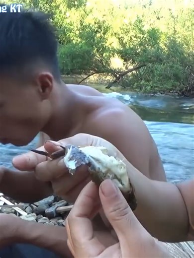 Primitive Life Survival Skills Top amazing Fishing Build Fish Trap Catch Fish Wild Cooking_81