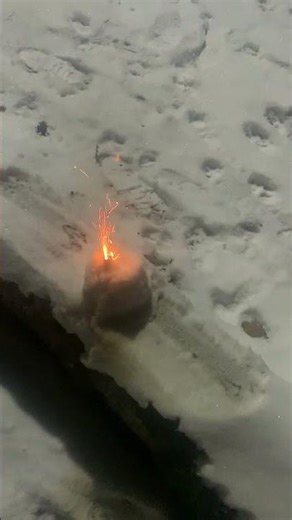 Böller🧨im Schneball🔥❄️ #fireworks #pyro #pyrotechnica