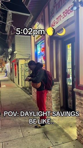 daylight savings got it lookin 10pm at 5:02 🤣🤯 #relatable #daylightsavings #foryoupage #comedy #skit