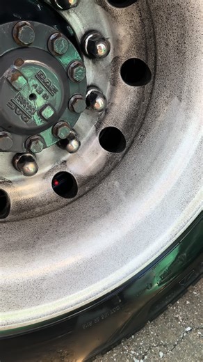 Καθαρισμός ζάντας αλουμινίου #truckwashathens #truckwash #πλυντηριοφορτηγωνασπρόπυργος #velvetparking