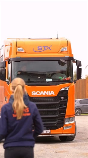 WELCOME 🧡👀CDI3* Premières arrivées des chevaux internationaux de Dressage, 26 nations attendues et de nombreux cavaliers olympiques. Début de la compétition Vendredi 🫵 #equitation #horseriding #dressage #ffe #fei #horse #cavalier #welcome #goodvibes #france #international #competition #lemans #weekenddesport #competitionsequestres #poleeuropeenducheval | Boulerie Jump - Pôle Européen du Cheval