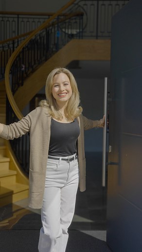 Inside an £8.75M home - one of South East London’s most impressive homes. Fetauring a wellness suite, luxury pool complex, and beautifully landscaped grounds. Listed for sale with @acorngroup and @langford_russell | The Luxury Home Show