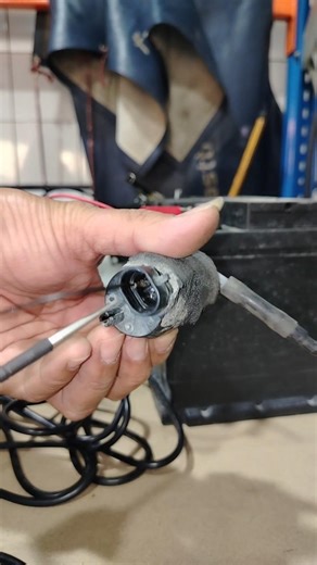 📌TIPS AND TRICK 📌 HOW TO CHECK WINSHIELD washer pump📌 using electri circuit tester #shorts #short