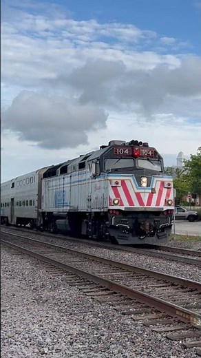 Metra F40PH-3 #104 Horn Crossing Sequence + Mars Light