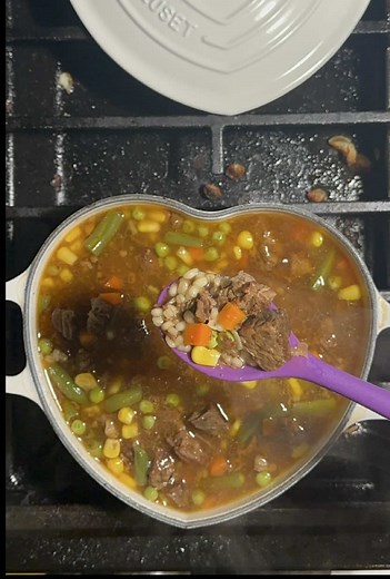 Day 19 of hopefully not 165: Beef Barley Soup. Dude this recipe slaps. Do people still say slaps? Leftover pot roast can be converted to beef barley soup if you’re brave enough. Seasonings are used are: beef, beef bouillon, tomato bouillon, mixed vegetables, barley, pearls, garlic powder, dehydrated, onion flakes, salt. It’s really simple. Oh, I also used some bone broth that I had bought recently but that was just for the additional protein. #heartshapedpanseries #potroast #leftovers #rollingle