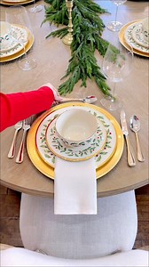 “Making the holidays extra special this year by setting the table using Lenox Holiday dinnerware collection with the iconic holly & berry motif. Just looking at these plates will put you in the holiday spirit!” 🎥: @fivefootfeminine | Lenox