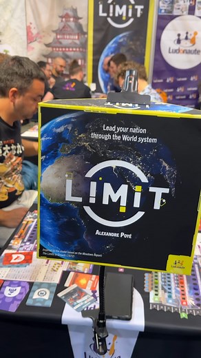 Quoi de mieux que l’auteur lui-même pour nous présenter Limit chez Ludonaute ? Limit est un jeu de civilisation et de gestion où chaque décision compte. Plongez au cœur des choix sociaux, économiques et environnementaux qui façonnent notre monde… et affrontez les crises capables de bouleverser les équilibres établis. #limit #jeux #essen #spielessen #boardgames | C't'à ton tour