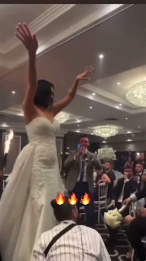 bride dancing on drum..🔥#svadba #serbia ##wedding #traditional #dancing