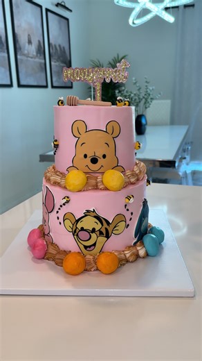 Winnie the Pooh Themed Cake Design Ideas