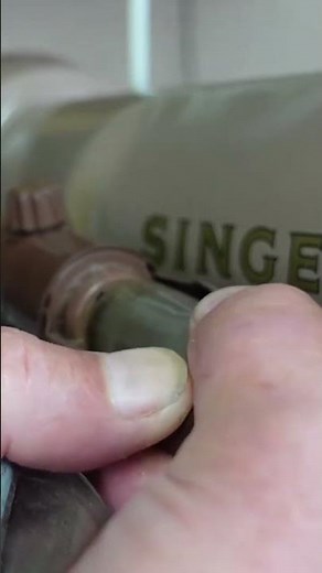 Singer Bulb Removal and Refitting - Older Style Singer Sewing Machines