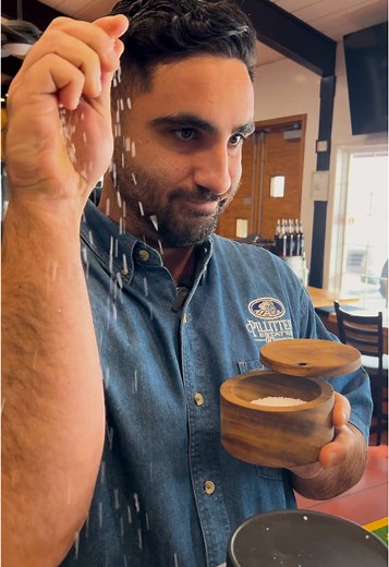 🧂Chef’s Tip: Not all salts are created equal! Chef Michael shares his go-to salt and why it makes all the difference in the kitchen. Any guesses on his favourite? 👀 Drop yours in the comments! . . . . . #barrelhead #pizza #woodoven #woodovenpizza #delicious #fresh #local #takeout #food #restaurant #pillitteri #winery #cheftips #salt