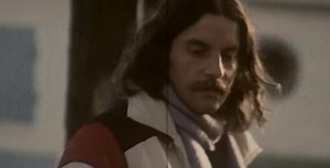 1981, Francis Cabrel : "dans un village on sait pourquoi on s'aime ou on se déteste" | INA