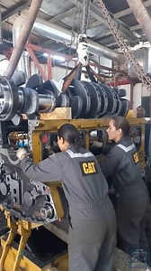 578K views · 7.8K reactions | Precision Crankshaft Installation and Alignment Procedures ‍⚙️ #crankshaft #mechanics #caterpillar #mechanic #engineblock #engine #working #reels | Engine Xpress | Facebook