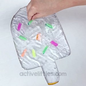 DIY ICE CREAM/POPSICLE SENSORY PLAY FREE PRINTABLE . Check it out here: https://activelittles.com/ice-cream-hair-gel-sensory-bag-for-kids/ for a free printable that includes the sheet I used for this fun kids activity! 🌈 . . My girls enjoyed this sprinkle sensory bag! It’s great for early learning or just for squishing the bag around! Everything in this activity is recycled as a fun DIY toy for kids that incorporated early learning (colors, counting..) it’s neat! This bag includes hair gel, and