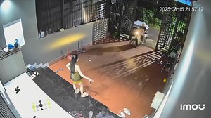 Lúc mới quen, anh ấy nói thích cảm giác được người thương đợi cửa… 😌 Video: Nguyễn Cẩm Tú | Dramatic?