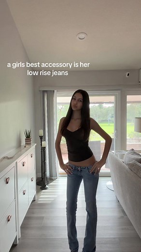 00s Style: Rocking Low Rise Jeans