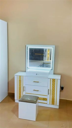 3.8K views · 74 reactions | Client satisfait encore une fois 殺 Chambre complète livrée et installée avec soin. Tu veux aussi une chambre classe, solide et durable ? Contacte-moi, livraison partout à Bamako. 00223 74 34 21 25 ##Lit3Places #Armoire6Portes #Coiffeuse #LivraisonBamako | H.Electro | Facebook