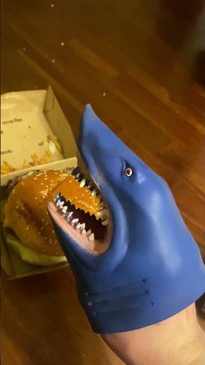 shark puppet eats the big arch