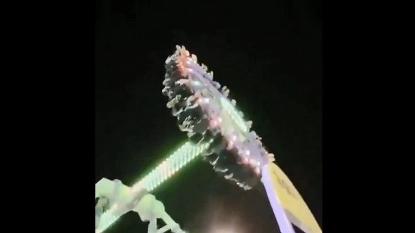 Amusement park ride breaks in Saudi Arabia