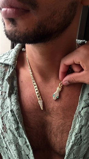 Collar Snake Charm: Poder y Magnetismo en Accesorios