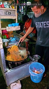 927K views · 10K reactions | Mie Goreng Gerobak Gang Amal! MURAH Cuma 12 Ribu Aja! 襤 . . #adahobbymakan #borneostreetfood | ADA HOBBY MAKAN | Facebook