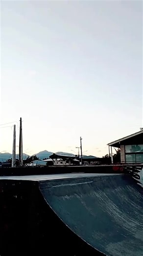 Mini Ramp Tricks for Skateboarders: Essential Guide