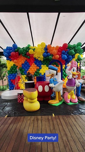 Mickey and Friends Party! Festa do Mickey e seus amigos! . . . . . #festainfantil #partydecor #partydecorations #decoracaodefesta #festacriativa #mickey #mickeyandfriends #festamickey #mickeyparty #mickeytheme