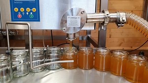 Hands up if you need a Lyson jarring machine with mini turntable in your life? Makes jarring honey a pleasure, not a chore! https://www.abelo.co.uk/shop/bottling-and-pumps-machines/bottling-machine-with-mini-turn-table/ | Abelo