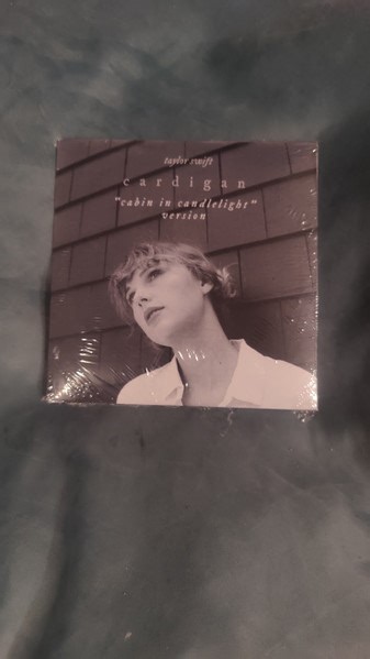 Taylor Swift - Cardigan (Cabin In Candlelight Version)