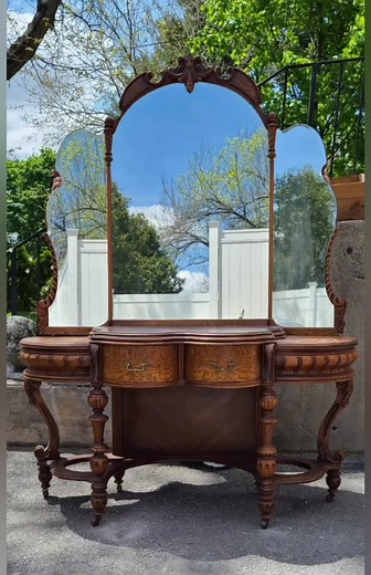 Up next! I think I'm going to try to keep her natural 🤔 .....#chicandshabbyfurniturebyrebecca#vintagefurniture #antiquefurniture #furnitureartist #furniturepainter #refinishedfurmiture #1900s #furnitureflipper #fbmarketplace #fbmarketplacefinds #Boston #thriftshopfinds #estatesalefindsforthewin #HPRadicalReuse