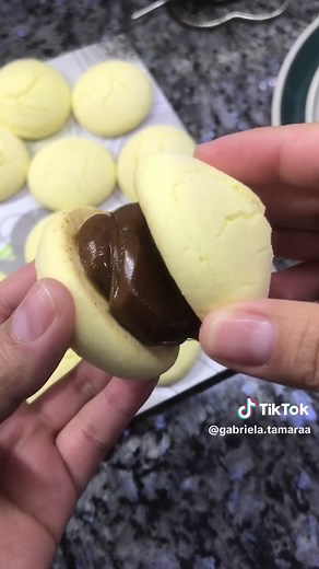 ALFAJORCITOS DE MAICENA 🤎 75g de manteca 75g de azucar impalpable 90g de yemas (3 yemas aprox) Esencia de vainilla c/n 200g de fecula de maiz 50g de harina 0000 5g de polvo de hornar Opcional agregar ralladura de limón 🫶🏻 #alfajordemaicena #cocina #gastronomia #recetasdecocina #argentina🇦🇷